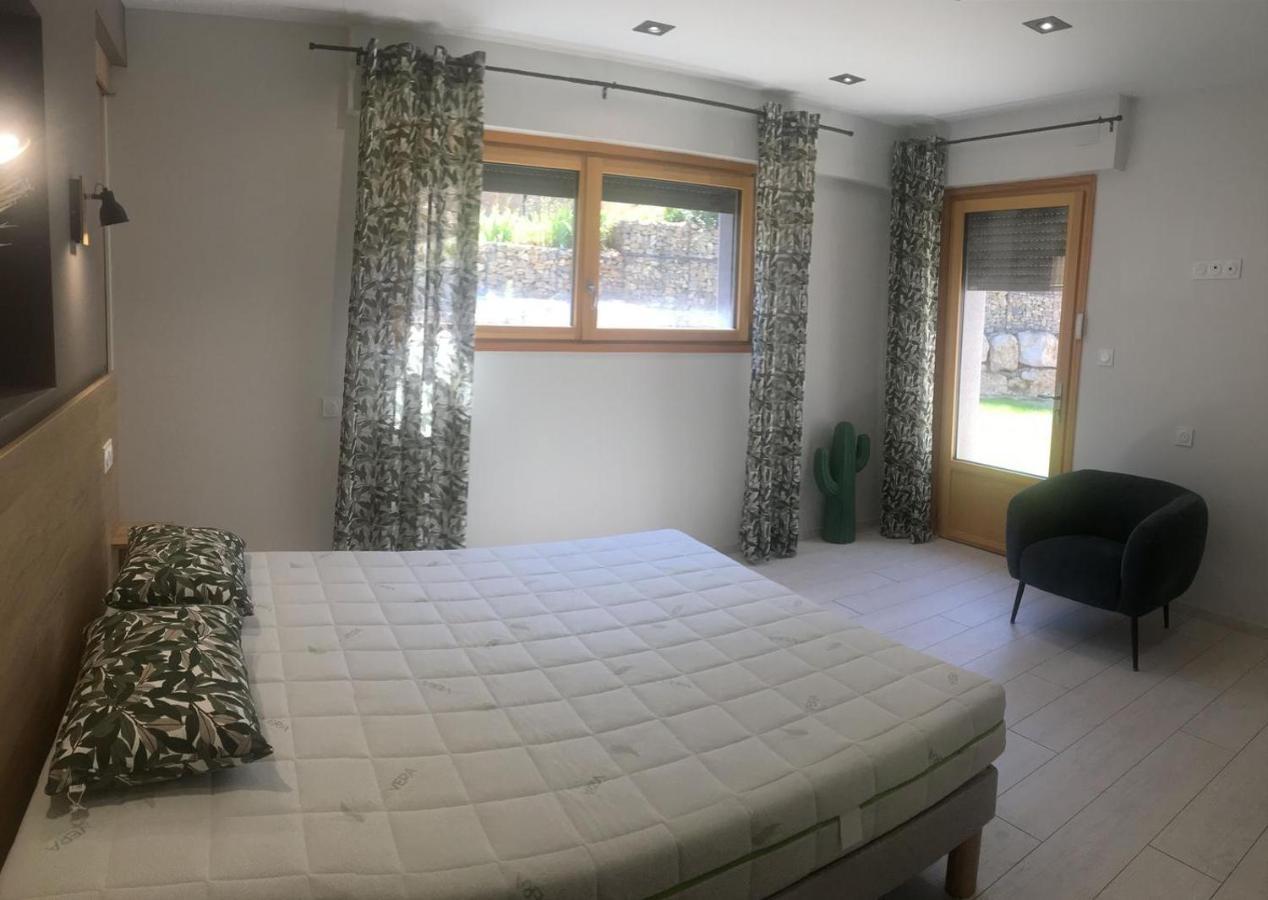 Gite Du Travers Villa Sebrazac Esterno foto